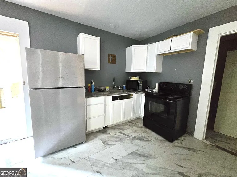 947 Troupe St #B — Photo 3