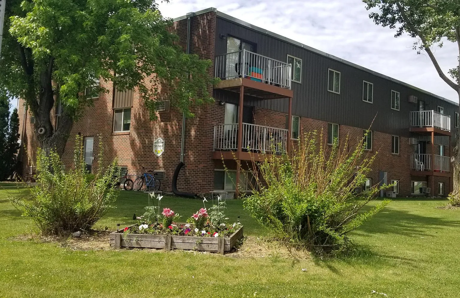 2 bed, 700 sqft, $685 — Photo 1