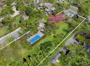 21 N Main St, East Hampton, NY 11937