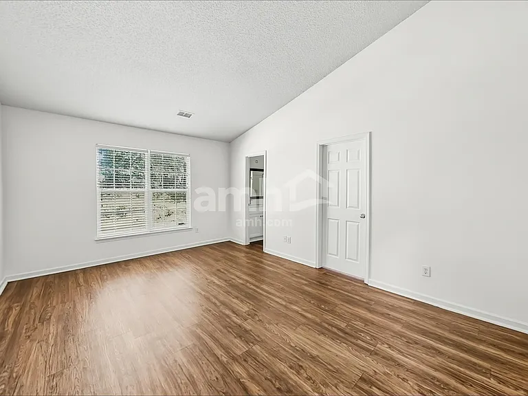 10921 Gardenia St — Photo 8