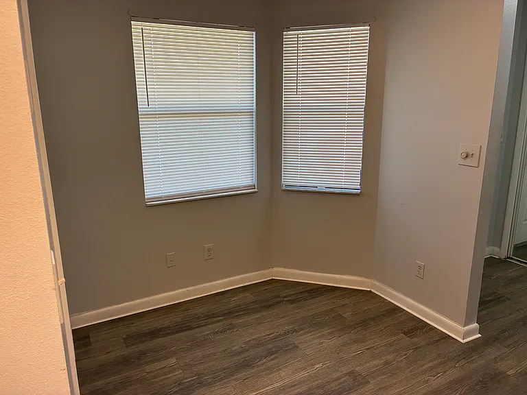 2130 W Silver Hill Ln — Photo 5