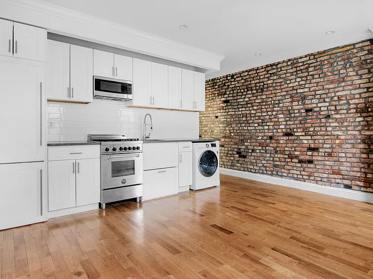1413 York Ave #17 — Photo 2