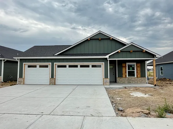 325 N Woodstone St, Derby, KS 67037