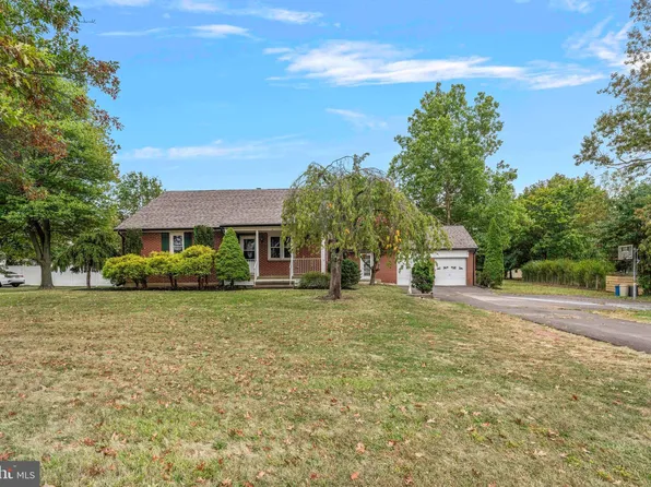 170 W Main St, Sellersville, PA 18960