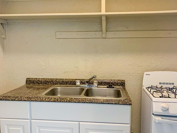 5th image of 817 Myrtle Ave #7