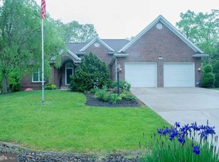 6757 Fairway Dr E, Fayetteville, PA 17222