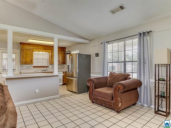 5th image of 945 Maplewood Dr