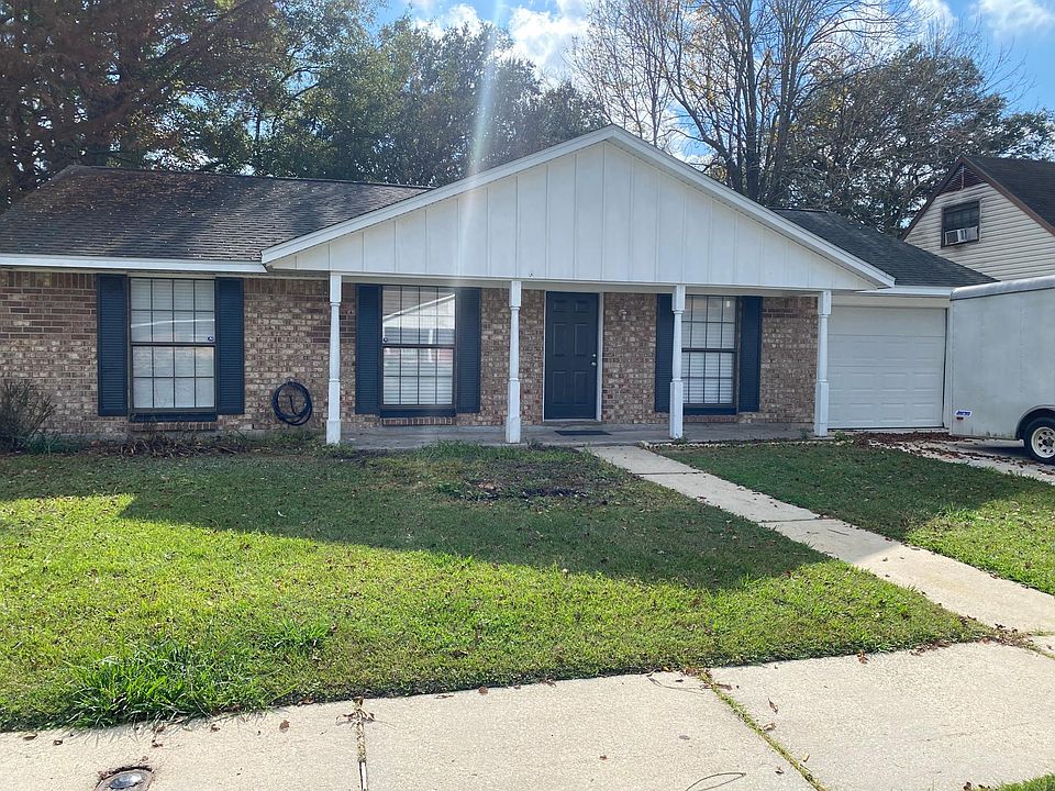 1st image of 203 Chaumont Dr