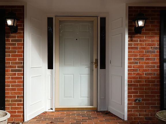 4th image of 200 Lakewood Dr