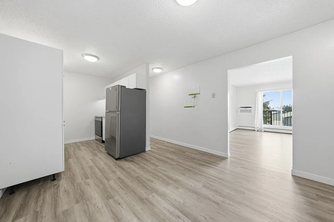Westwood Apartments — Photo 2