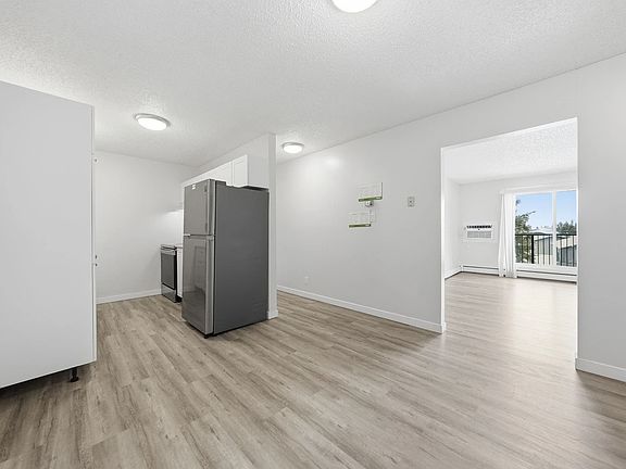 3rd image of 633 28th St W #501039