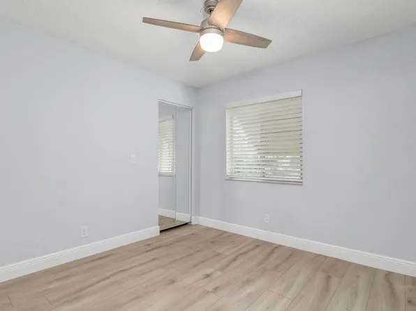 307 Knotty Pine Circle #B-2, Greenacres, FL 33463