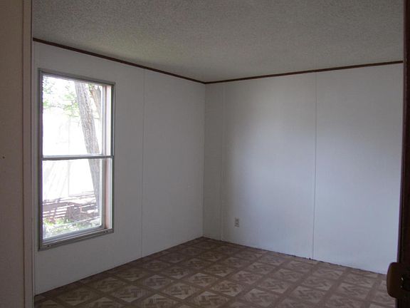 5th image of 309 De Soto Ave