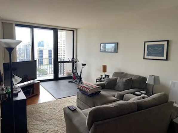 210 S Des Plaines St, Chicago, IL 60607