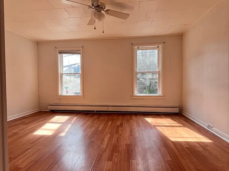 504 Laurel St — Photo 12