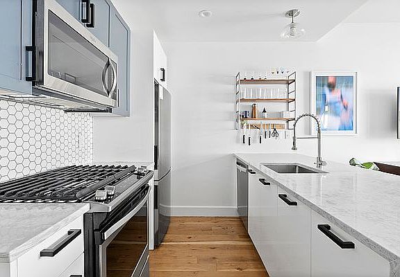 5th image of 364 Harman St APT 3D