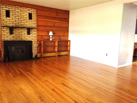 2nd image of 2855 John St