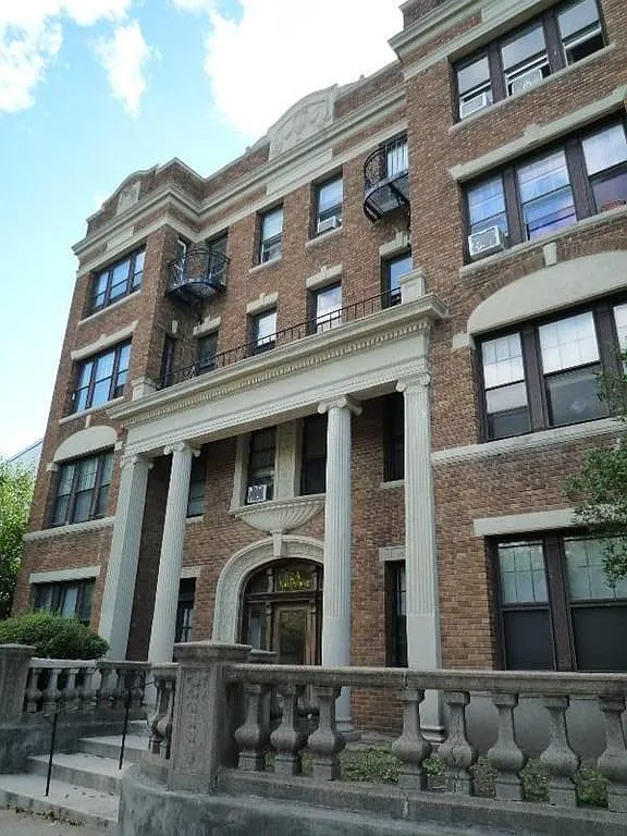 Studio, $1,850 — Photo 2