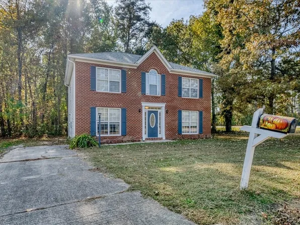501 Green Orchard Dr, Chester, VA 23836