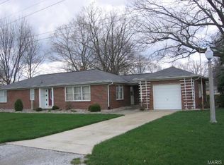 2190 Fairfax St, Carlyle, IL 62231
