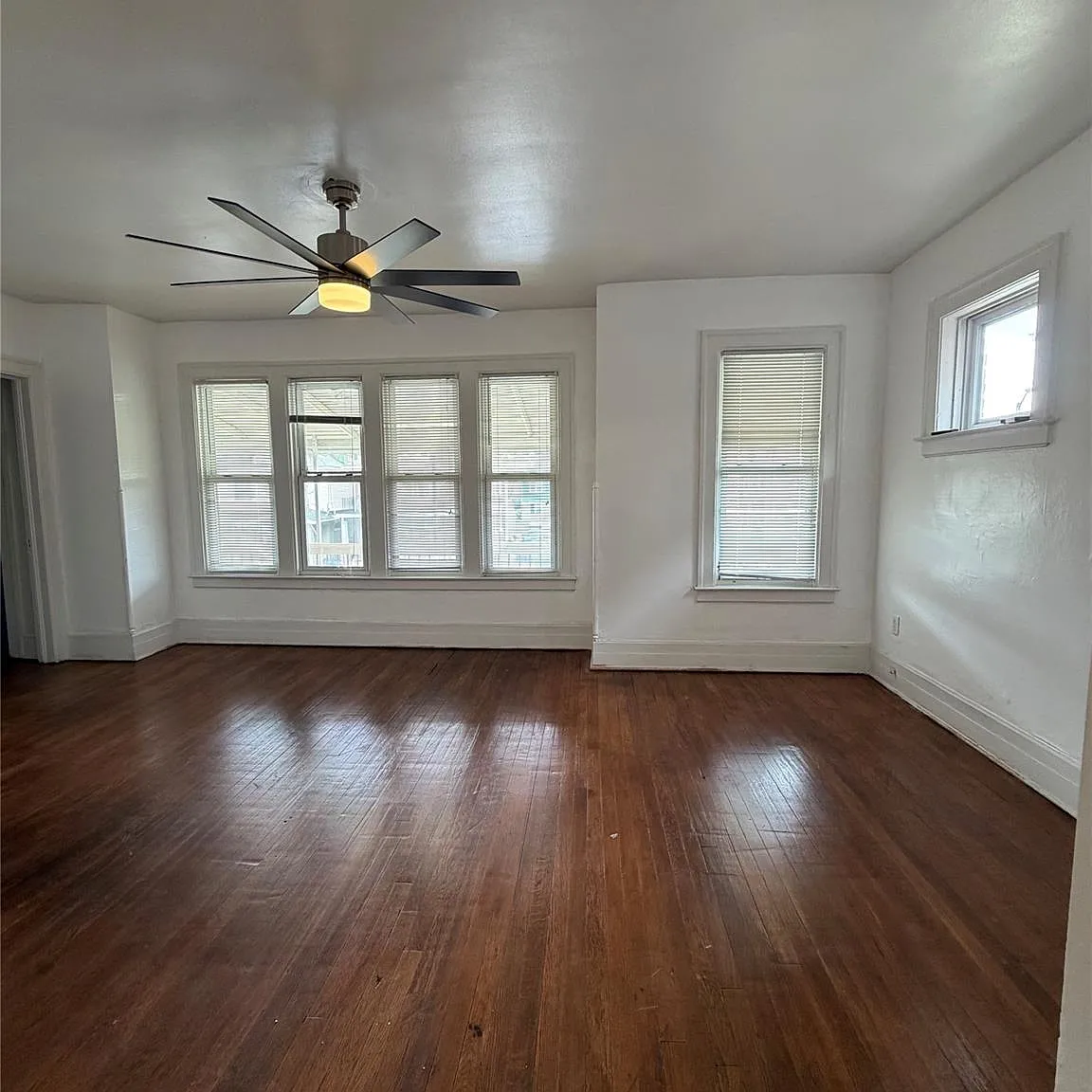 3 bed, 1.0 bath, 2380 sqft, $2,200 — Photo 4