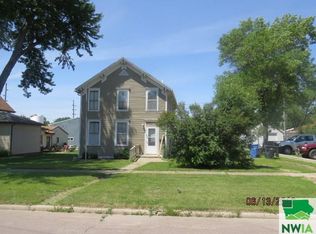 27 3rd St SW, Le Mars, IA 51031