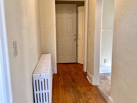 5th image of 682 Robert St S APT 2