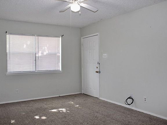 3rd image of 1342 Fox Hollow St