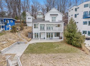 418 Crest Dr, Holland, MI 49424