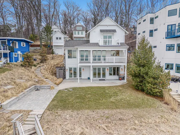 418 Crest Dr, Holland, MI 49424