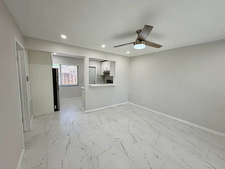1652 NE 33rd St #B — Photo 3