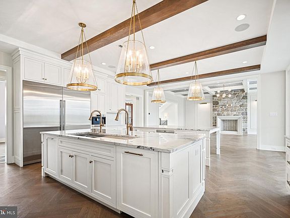7th image of this home