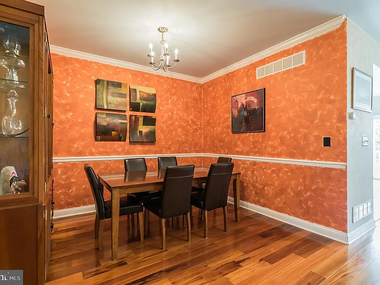 155 Providence Ln — Photo 4