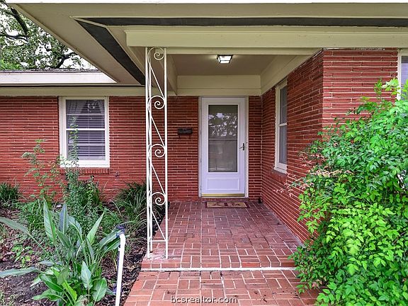2nd image of 4108 Nagle St #Cob