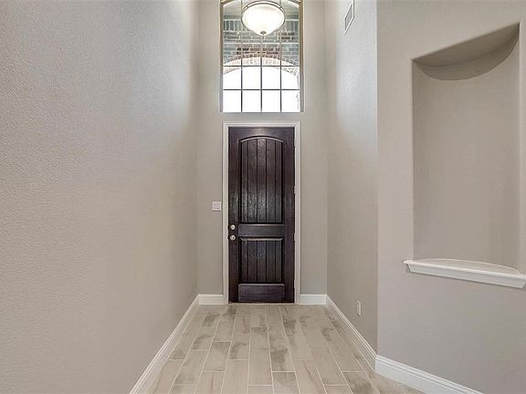 5th image of 334 Sweetspire Dr