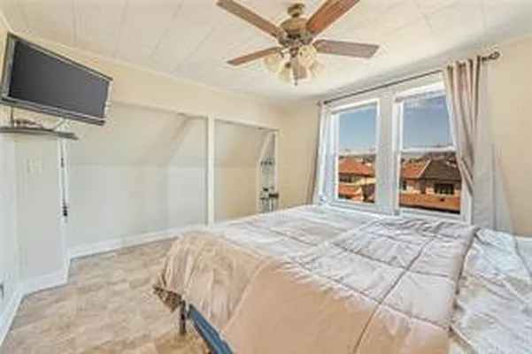 Sold by Remax Real Estate Professionals | media 31