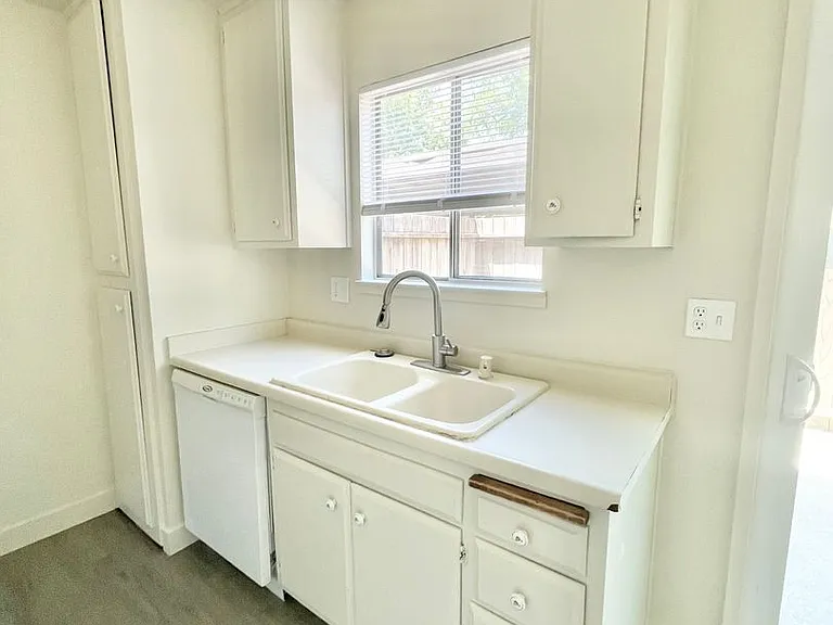 1112 Orchard Street — Photo 4