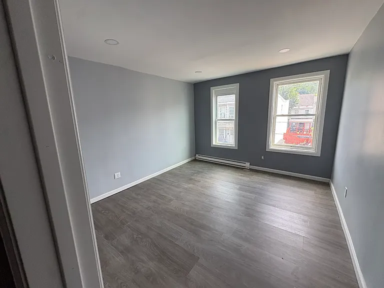 409 W Market St — Photo 6
