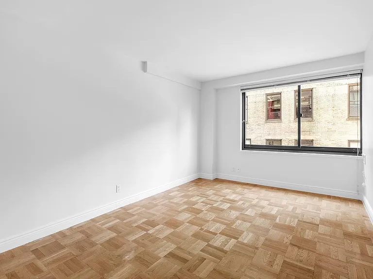 330 W 45th St #2L — Photo 3