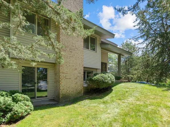 9774 Dorset Ln, Eden Prairie, MN 55347