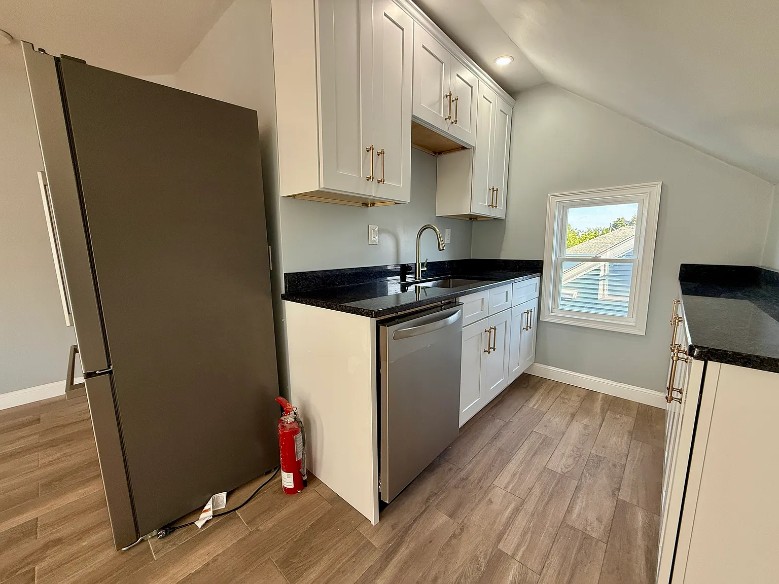 4 bed, 1300 sqft, $1,000 — Photo 3