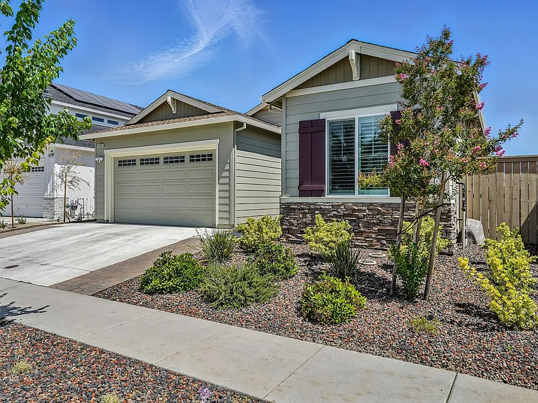 Beautiful 4 bed, 3 bath, fully furnished home.