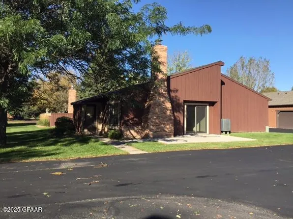 4564 Belmont Rd, Grand Forks, ND 58201