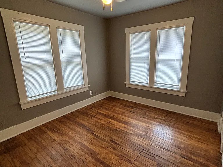 1235 S Lewis Pl — Photo 15
