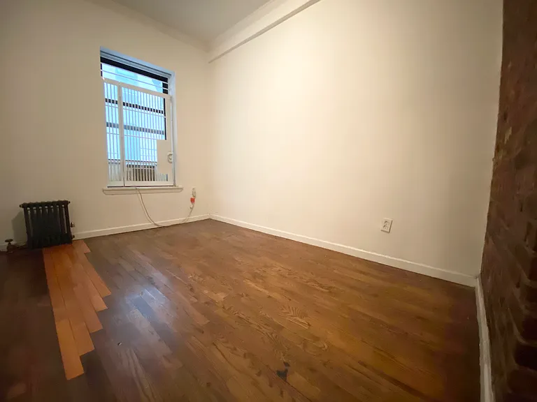 238 E 14th St #2E — Photo 9
