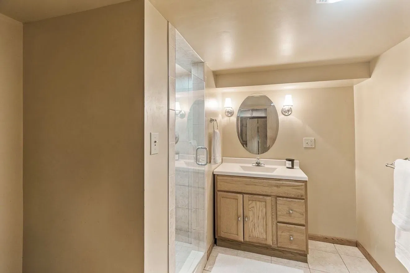 3 bed, 1965 sqft, $3,000 — Photo 3