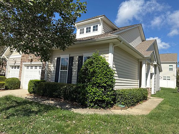 2nd image of 525 Park View Dr
