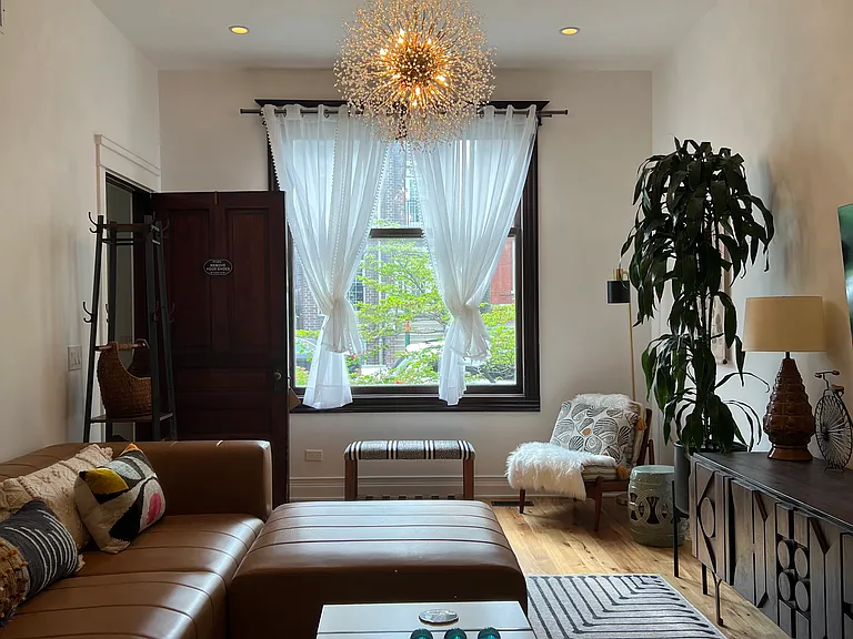 1635 N Wolcott Ave — Photo 3