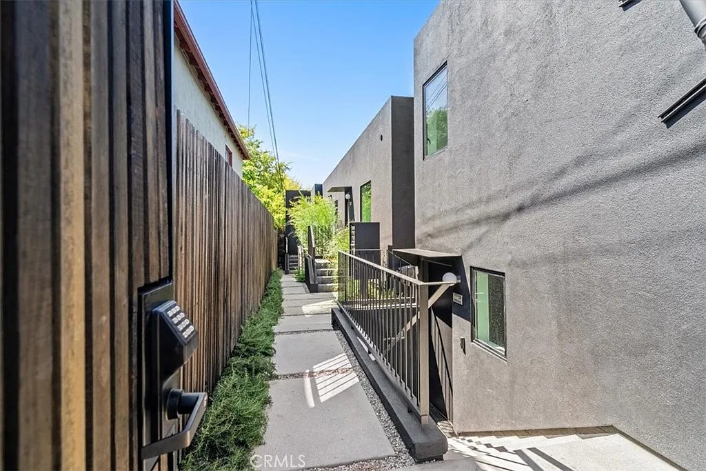 1 bed, 640 sqft, $2,800 — Photo 3
