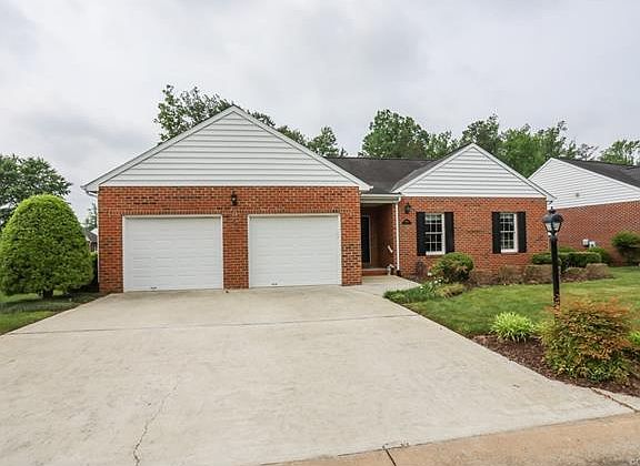 4th image of 4901 Village Lake Dr